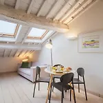 Residenza Degli Artisti Apartments